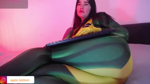 Snapshot of agata_bolton chatting on 1, 11, 2025 Agata online show from 1, 11, 2025