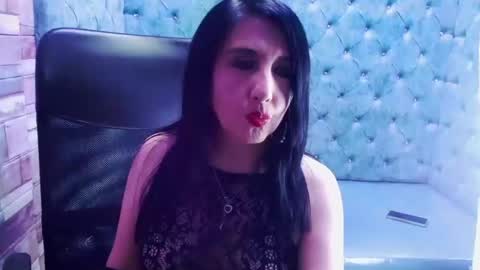 agatha_leon_ online show from 1, 11, 2025