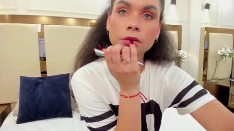 Agatha Mendoza  online show from 12, 11, 2025