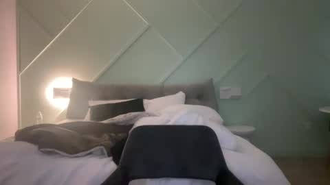 Annie online show from 12, 1, 2025