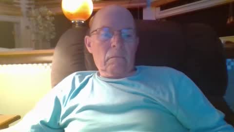 aguynrkfrd online show from 22, 9, 2025