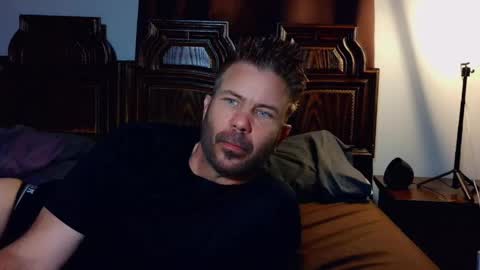 Blue Eyed Handsome Man online show from 26, 3, 2026