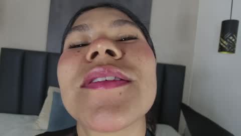 Snapshot of ahslyevans__ chatting on 26, 4, 2026 AHSLY online show from 26, 4, 2026