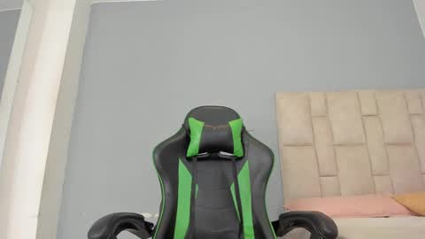 karoline  online show from 18, 2, 2025