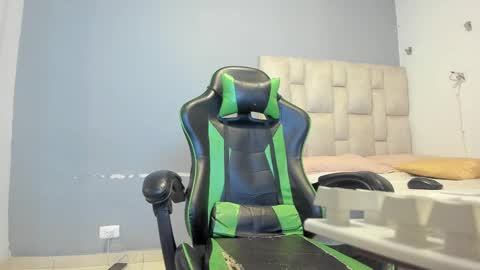 karoline  online show from 20, 2, 2025