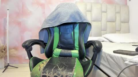 karoline  online show from 26, 9, 2025