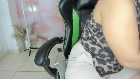 Snapshot of aida_rose chatting on 22, 4, 2026 karoline online show from 22, 4, 2026