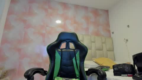 Snapshot of aida_rose chatting on 28, 5, 2026 karoline online show from 28, 5, 2026
