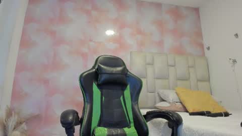 Snapshot of aida_rose chatting on 19, 6, 2026 karoline online show from 19, 6, 2026