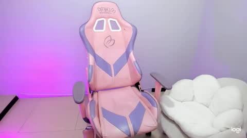 Ailee Hyuga online show from 8, 3, 2025