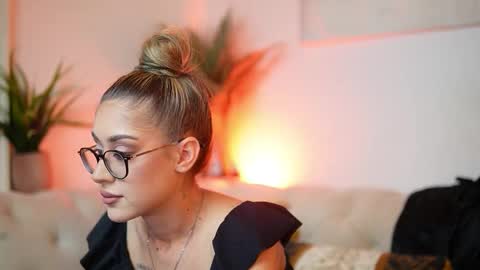  Aileen  online show from 9, 10, 2025