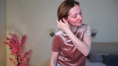 Snapshot of airycipher chatting on 10, 5, 2026 Sofia help me get 50 thumbs up online show from 10, 5, 2026