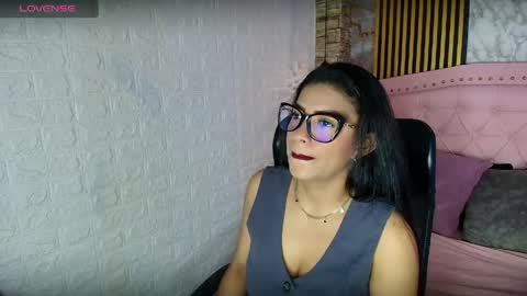 Snapshot of aisha__cambell chatting on 2, 5, 2026 aisha__cambell online show from 2, 5, 2026