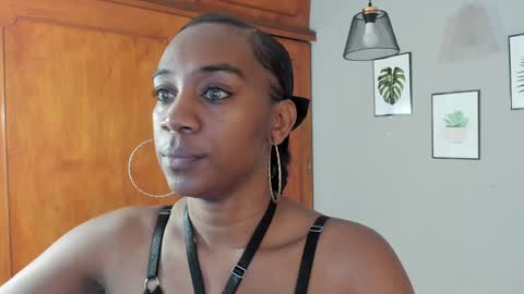 Snapshot of aisha_w10 chatting on 12, 1, 2025 Aisha online show from 12, 1, 2025