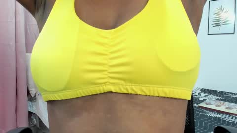 Snapshot of aisha_w10 chatting on 25, 2, 2025 Aisha online show from 25, 2, 2025