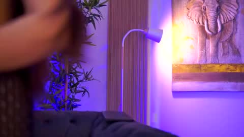 Aisha online show from 4, 4, 2026