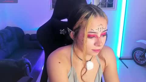 Snapshot of aishelyng20 chatting on 7, 10, 2025 aishelyng20 online show from 7, 10, 2025