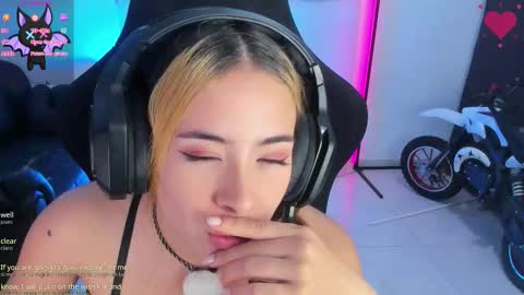 Snapshot of aishelyng20 chatting on 24, 10, 2025 aishelyng20 online show from 24, 10, 2025