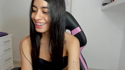 Snapshot of aitana05 chatting on 6, 3, 2025 VALENTINA independent online show from 6, 3, 2025