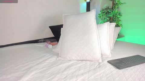   online show from 19, 3, 2026