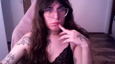 Snapshot of akamedolle chatting on 17, 11, 2025 Veronica Akame 3 online show from 17, 11, 2025