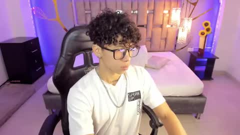 Snapshot of akazaboy chatting on 2, 3, 2025 akazaboy online show from 2, 3, 2025