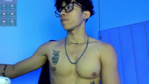 Snapshot of akazaboy chatting on 8, 3, 2025 akazaboy online show from 8, 3, 2025