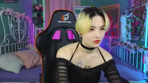 Akemi online show from 1, 3, 2025