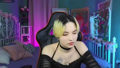 Akemi online show from 1, 3, 2025