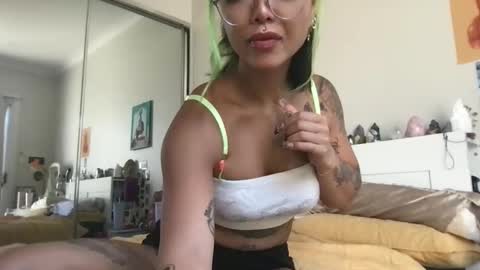 Akira Zay online show from 1, 12, 2025