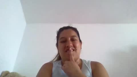 Snapshot of alahia_fox chatting on 5, 11, 2025 alahia online show from 5, 11, 2025