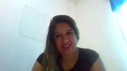 Snapshot of alahia_fox chatting on 6, 11, 2025 alahia online show from 6, 11, 2025