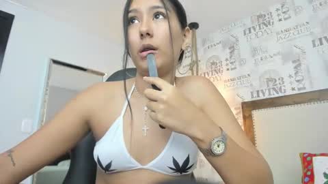 Snapshot of alahiacruz1 chatting on 4, 12, 2025 A L A H I A online show from 4, 12, 2025