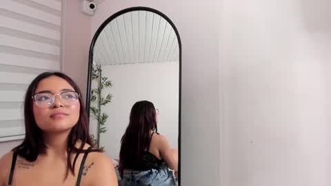 Snapshot of alaia_soto chatting on 5, 3, 2025 alaia_soto online show from 5, 3, 2025