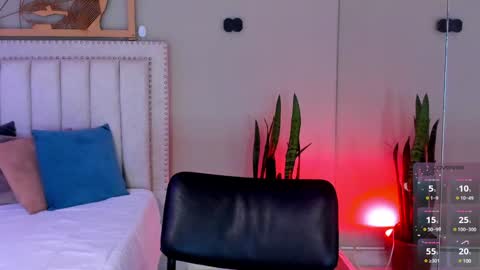 Snapshot of alaiasmile_ chatting on 26, 1, 2025 online show from 26, 1, 2025