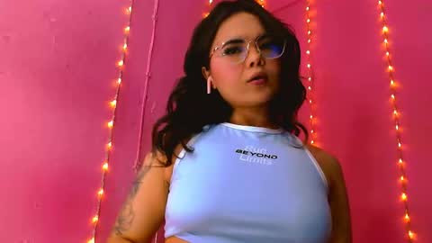 Snapshot of alaiia_rosse chatting on 22, 5, 2026 Alaiia online show from 22, 5, 2026