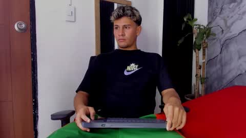 Snapshot of alan__smith chatting on 11, 11, 2025 alan__smith online show from 11, 11, 2025