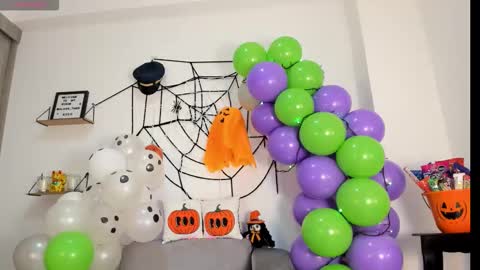 Snapshot of alana_then2 chatting on 30, 10, 2025 online show from 30, 10, 2025