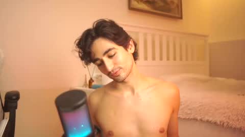 idenavarre online show from 3, 2, 2025