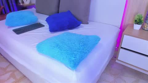 Snapshot of alanna_hank chatting on 8, 11, 2025 Alanna online show from 8, 11, 2025