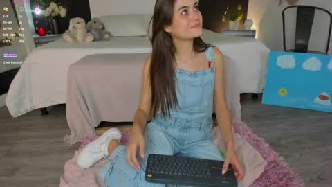 Snapshot of alannarusselll chatting on 20, 5, 2026 Alanna Cute Russell online show from 20, 5, 2026