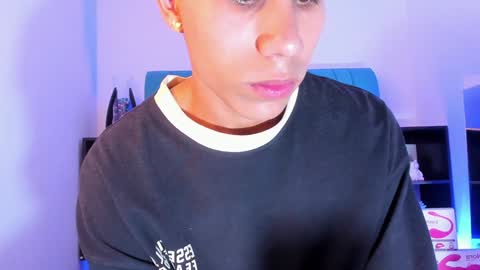 Snapshot of alannaughty_ chatting on 18, 12, 2024 alannaughty_ online show from 18, 12, 2024