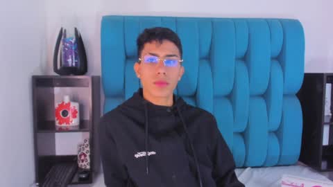 Snapshot of alannaughty_ chatting on 8, 1, 2025 alannaughty_ online show from 8, 1, 2025