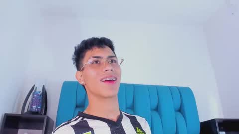 Snapshot of alannaughty_ chatting on 10, 1, 2025 alannaughty_ online show from 10, 1, 2025