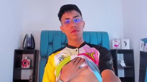 Snapshot of alannaughty_ chatting on 19, 1, 2025 alannaughty_ online show from 19, 1, 2025