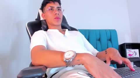 Snapshot of alannaughty_ chatting on 10, 2, 2025 alannaughty_ online show from 10, 2, 2025