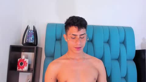 Snapshot of alannaughty_ chatting on 4, 3, 2025 alannaughty_ online show from 4, 3, 2025