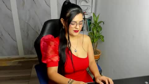 Snapshot of alayasmile chatting on 28, 10, 2025 Alaya online show from 28, 10, 2025