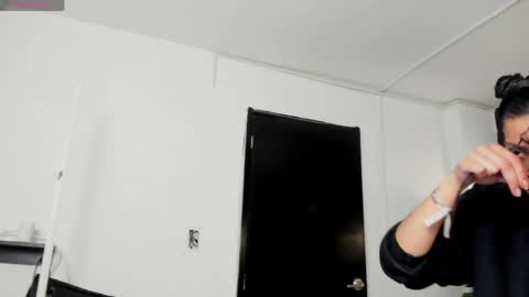 aleja__slav3 online show from 15, 5, 2026