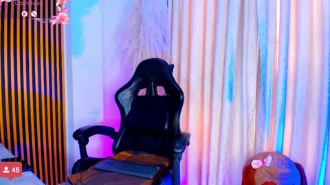 Snapshot of alejagarcia_ chatting on 18, 11, 2025 CUTE ALEJA online show from 18, 11, 2025